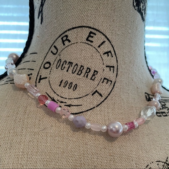 💕🌸 Vintage Beaded Pink Necklace - Picture 3 of 5